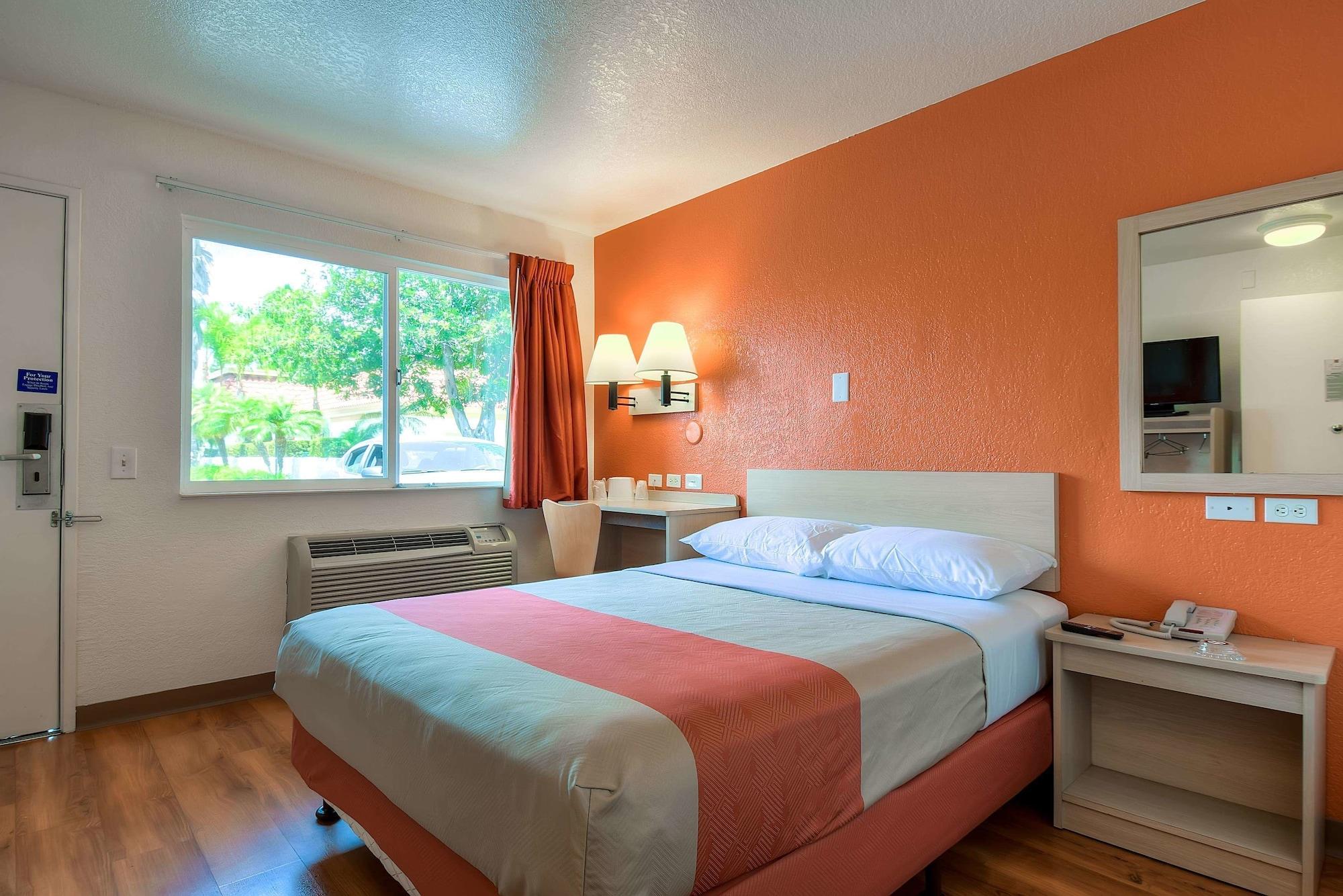 Motel 6-Westminster, Ca - South - Long Beach Area ภายนอก รูปภาพ